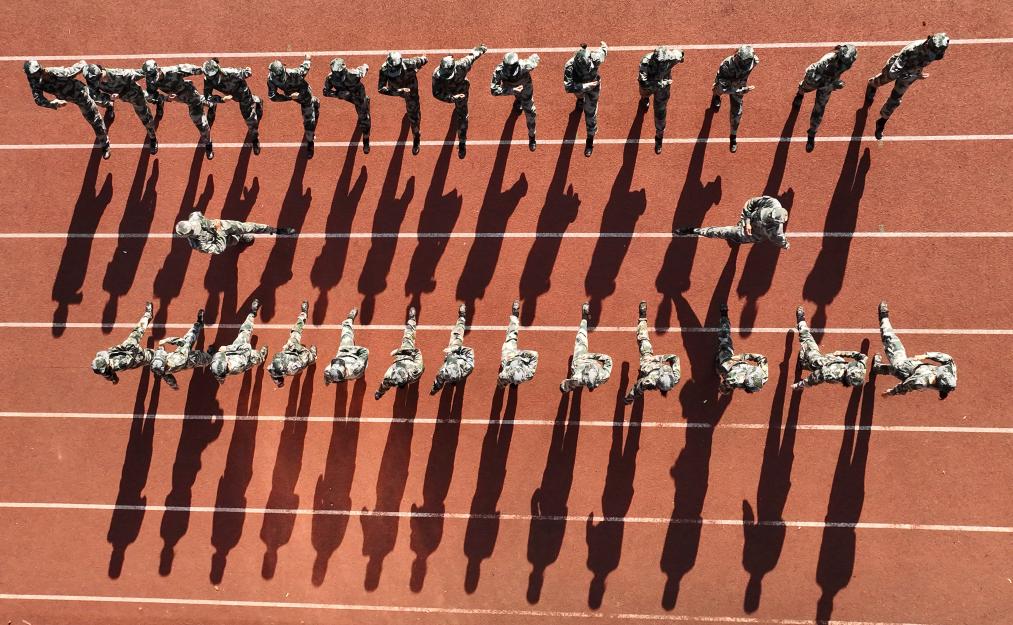 大學(xué)新生軍訓礪意志