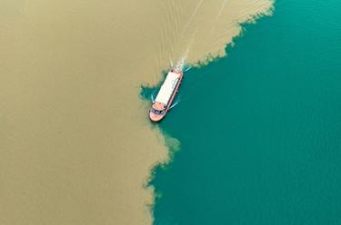 雨后漢江 &ldquo;涇渭分明&rdquo;