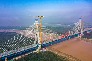G104京嵐線(xiàn)濟南黃河公路大橋主橋合龍