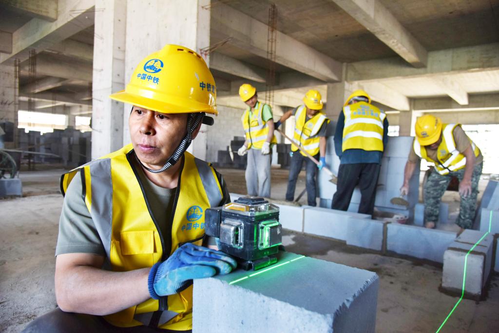 青島：奮戰項目一線(xiàn) 搶抓施工黃金期