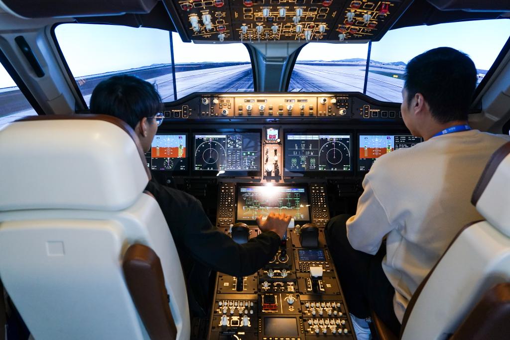 新華全媒+丨看得見(jiàn)、摸得著(zhù)、可互動(dòng)&mdash;&mdash;在科普產(chǎn)品博覽會(huì )上感受科技魅力