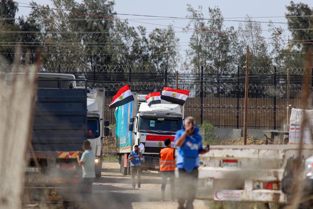 20輛裝載醫藥物資的卡車(chē)從拉法口岸進(jìn)入加沙