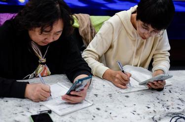 &ldquo;剪&rdquo;出精彩&ldquo;夕陽(yáng)紅&rdquo;