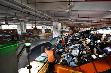 ?？冢嚎爝f企業(yè)備戰&ldquo;雙十一&rdquo;