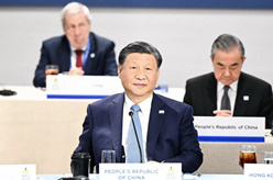 習近平出席亞太經(jīng)合組織領(lǐng)導人同東道主嘉賓非正式對話(huà)會(huì )暨工作午宴