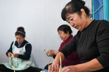 長(cháng)春：婦女&ldquo;巧手&rdquo;編出增收路