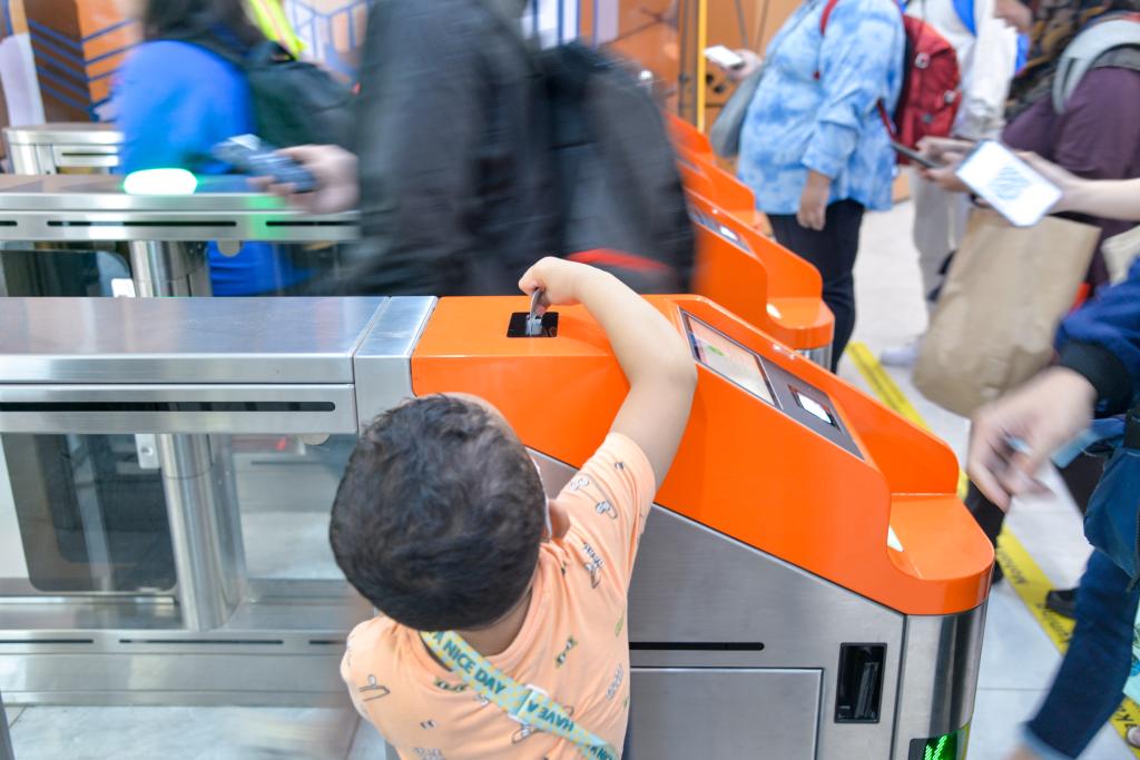 雅萬(wàn)高鐵開(kāi)通運營(yíng)&ldquo;滿(mǎn)月&rdquo;累計發(fā)送旅客38.3萬(wàn)人次