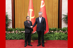 李希同老撾人革黨中央政治局委員、中央紀委書(shū)記、國家監察總署署長(cháng)坎潘舉行會(huì )談