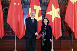 蔡奇同越共中央政治局委員、中央書(shū)記處常務(wù)書(shū)記張氏梅舉行會(huì )談