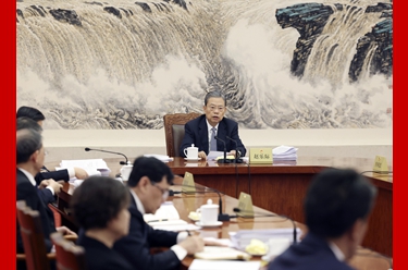 趙樂(lè )際主持召開(kāi)十四屆全國人大常委會(huì )第十六次委員長(cháng)會(huì )議