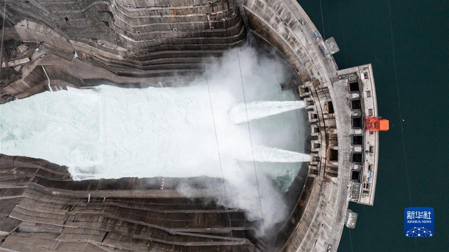 （圖文互動(dòng)）（14）&ldquo;中國經(jīng)濟發(fā)展前景一定會(huì )更加光明&rdquo;&mdash;&mdash;習近平總書(shū)記引領(lǐng)統籌推進(jìn)高質(zhì)量發(fā)展和高水平安全述評