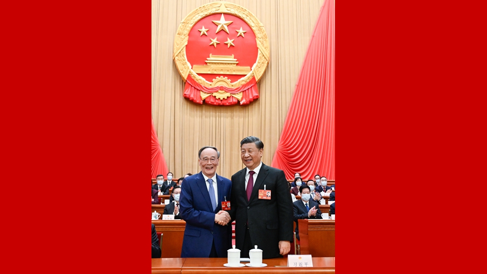 習近平同王岐山握手