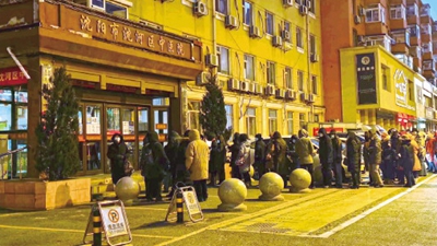 &ldquo;煎餅果子鋪式&rdquo;的中醫院，為何半夜就排起掛號長(cháng)隊