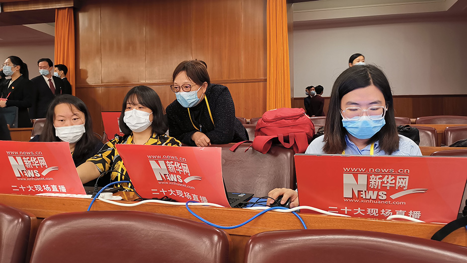 記者在現場(chǎng)工作