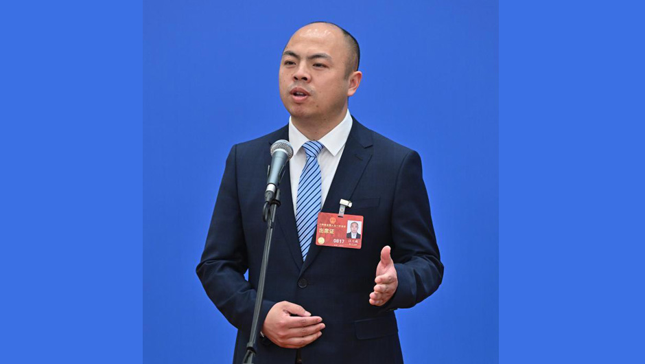 全國人大代表汪玉成接受媒體采訪(fǎng)