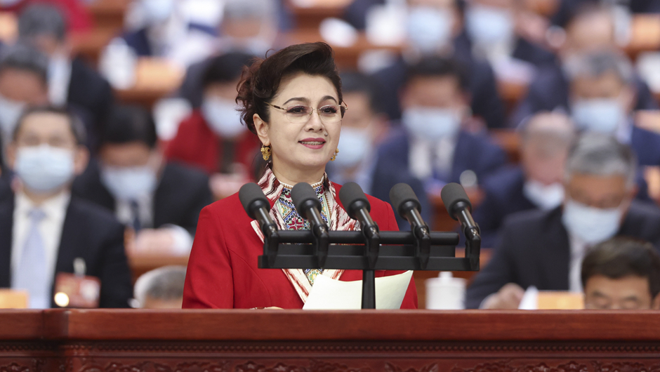 迪麗娜爾&middot;阿布拉委員作大會(huì )發(fā)言