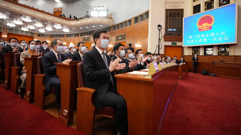 十四屆全國人大一次會(huì )議舉行第四次全體會(huì )議