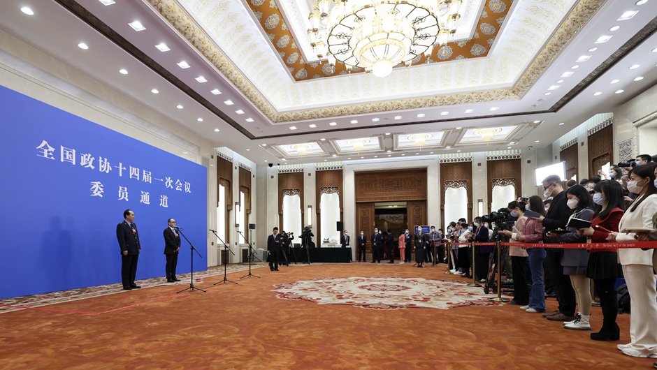 全國政協(xié)委員接受采訪(fǎng)