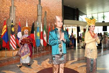 通訊：這場(chǎng)活動(dòng)讓我們見(jiàn)識了亞洲國家各具特色的婚俗文化&mdash;&mdash;記日內瓦第三屆&ldquo;亞洲文化節&rdquo;