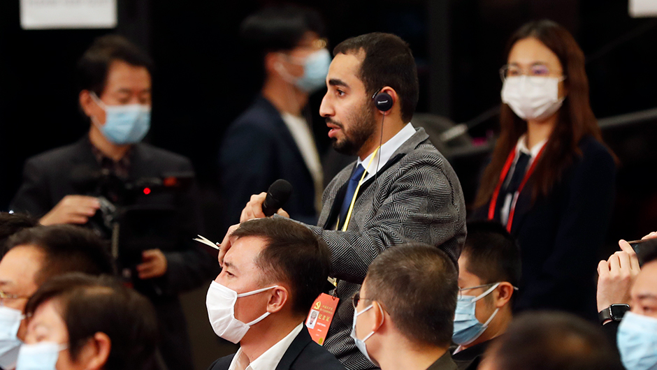 記者在分會(huì )場(chǎng)提問(wèn)