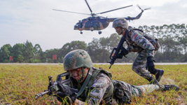 直擊第74集團軍某特戰旅&ldquo;劍鋒對決&rdquo;比武