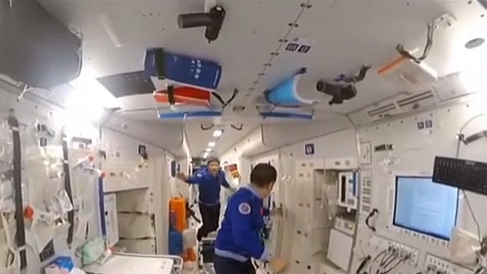 神舟十二號航天員乘組：在軌生活兩個(gè)月 將于近日擇機出艙