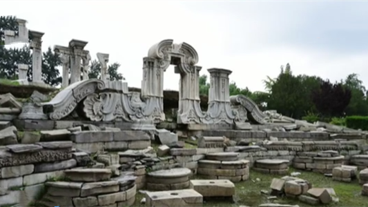 北京：一游客踩踏圓明園遠瀛觀(guān)遺址被行政拘留