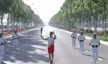 第十四屆全運會(huì )和殘特奧會(huì )火炬傳遞在西安舉行