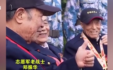 淚目！吃?xún)鐾炼沟闹驹杠娎媳鴩L到了自熱食品