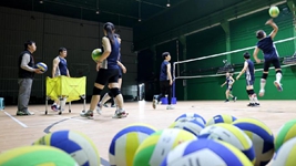 古稀之年，他用熱愛(ài)拉長(cháng)排球生涯